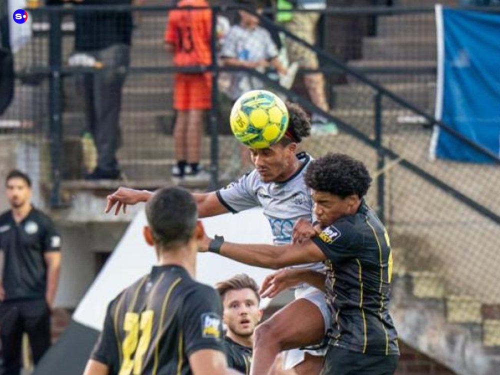Kalala tente de gagner le duel aérien. - Oblik (Sud Presse)